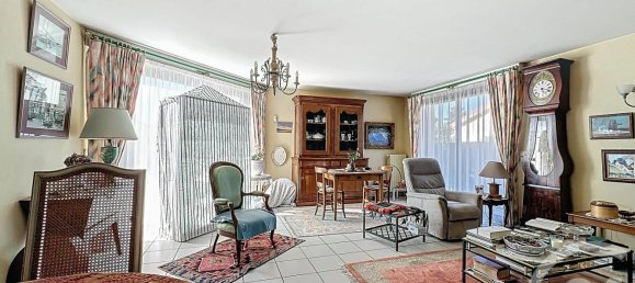 2 bedrooms House in Riom, France No. 355844 3