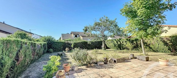 2 bedrooms House in Riom, France No. 355844 12