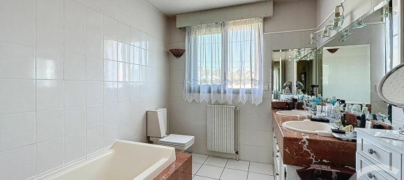 2 bedrooms House in Riom, France No. 355844 8