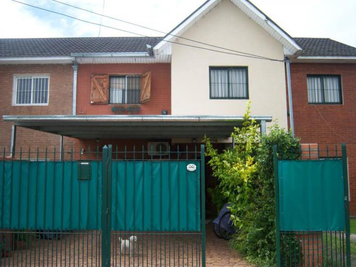 2 bedrooms House in Almirante Brown, Argentina No. 93842