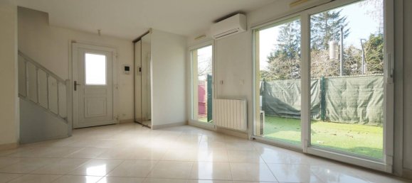 2 bedrooms House in Bois-d'Arcy, France No. 142000 3