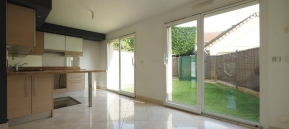 2 bedrooms House in Bois-d'Arcy, France No. 142000 4