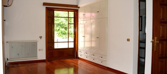 5 bedrooms Villa in Rafina, Greece No. 6740 3