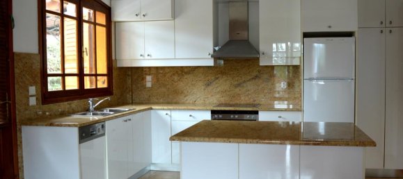 5 bedrooms Villa in Rafina, Greece No. 6740 4