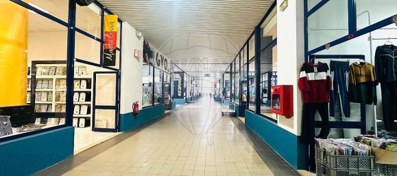 50m² Commercial property in Vilarinho das Cambas, Portugal No. 34174 7