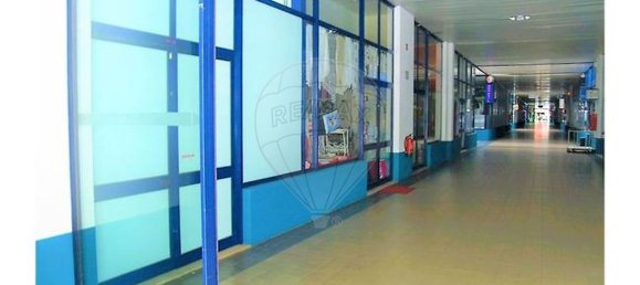 50m² Commercial property in Vilarinho das Cambas, Portugal No. 34174 9