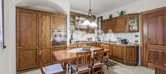 7 rooms House in San Prospero, Italy No. 77514 4
