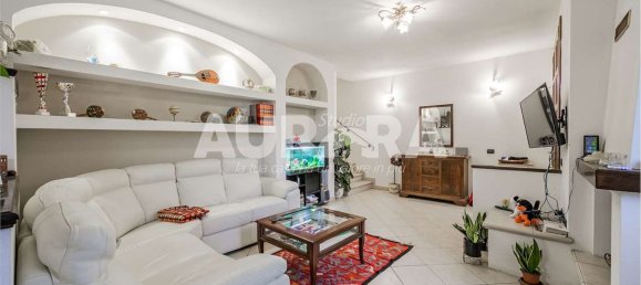 7 rooms House in San Prospero, Italy No. 77514 3