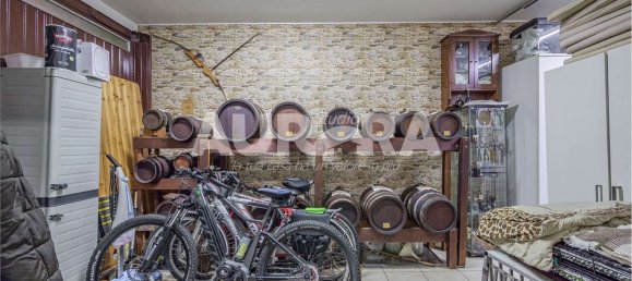 7 rooms House in San Prospero, Italy No. 77514 6