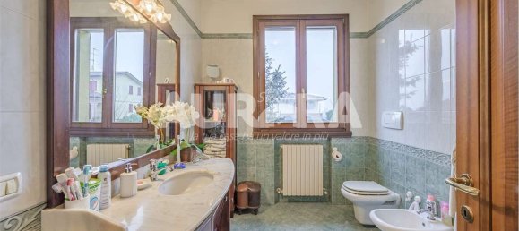 7 rooms House in San Prospero, Italy No. 77514 11