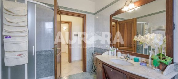 7 rooms House in San Prospero, Italy No. 77514 12