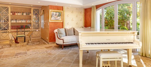 8 bedrooms Villa in Antibes, France No. 702 21