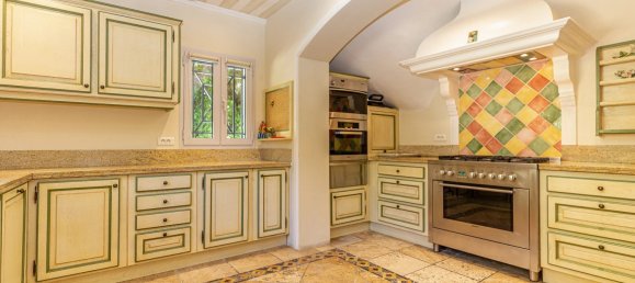 8 bedrooms Villa in Antibes, France No. 702 16