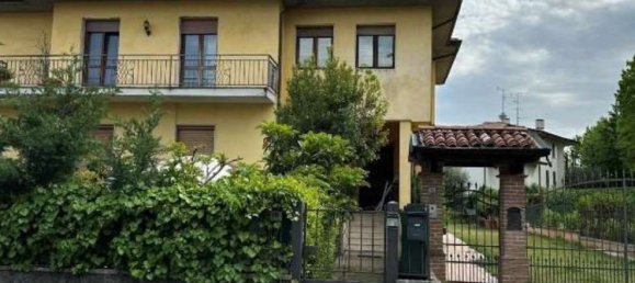 3 rooms Apartment in Calcinato, Italy No. 12167 2