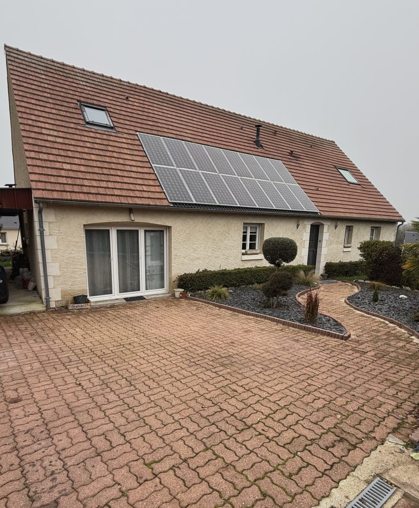 4 bedrooms House in Monnaie, France No. 157885