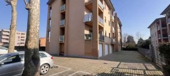 3 rooms Apartment in Sant'Angelo Lodigiano, Italy No. 307956 2