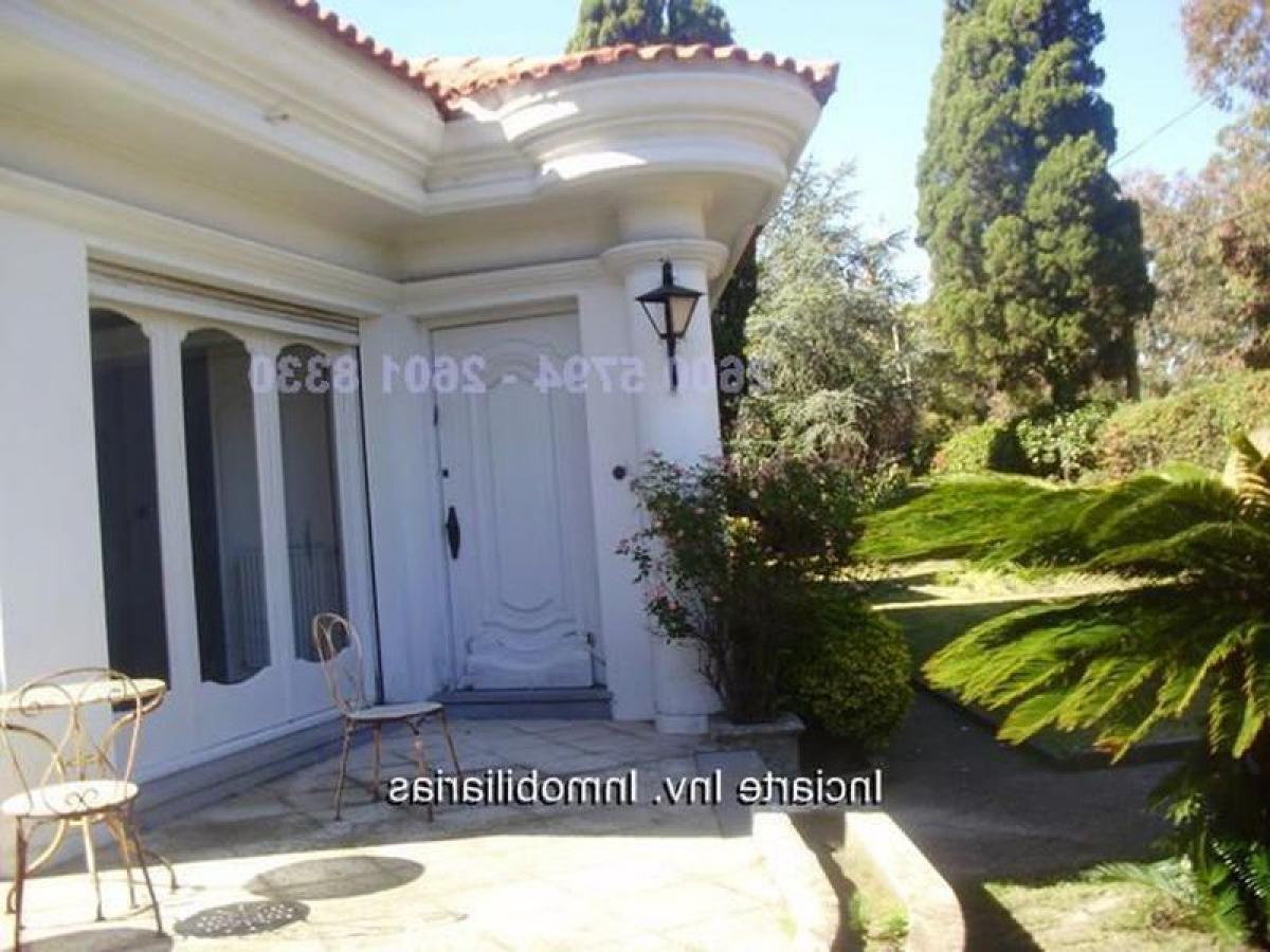 Casa de 3 dormitorios en Montevideo, Uruguay No. 9999