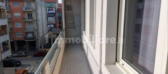 Apartamento de 3 dormitorios en Turin, Italy No. 11363 2