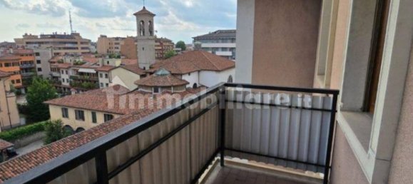 Квартира с 2 спальнями в Бергамо, Италия № 379461 22