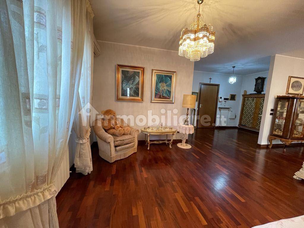 Apartamento de 3 dormitorios en Vigevano, Italy No. 11867