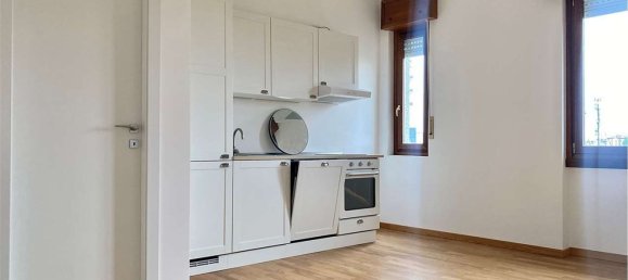 2 rooms Apartment in Milan, Italy No. 261232 2