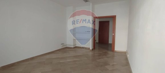 Propiedad comercial de 1 habitación en Bari, Italy No. 39586 4
