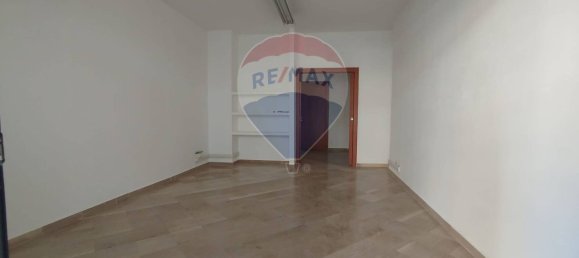 Propiedad comercial de 1 habitación en Bari, Italy No. 39586 5