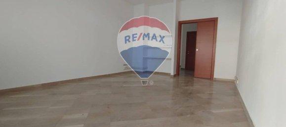 Propiedad comercial de 1 habitación en Bari, Italy No. 39586 2