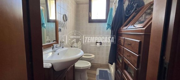 3 bedrooms House in Mirandola, Italy No. 333308 5