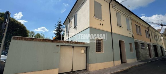 3 bedrooms House in Mirandola, Italy No. 333308 9
