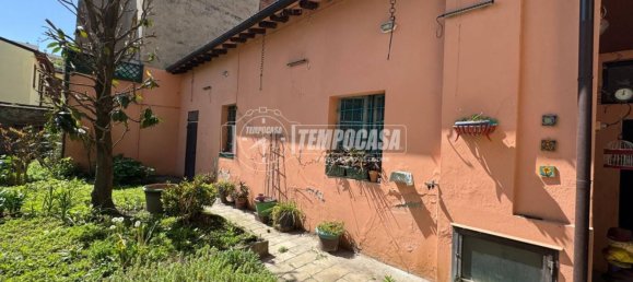 3 bedrooms House in Mirandola, Italy No. 333308 4