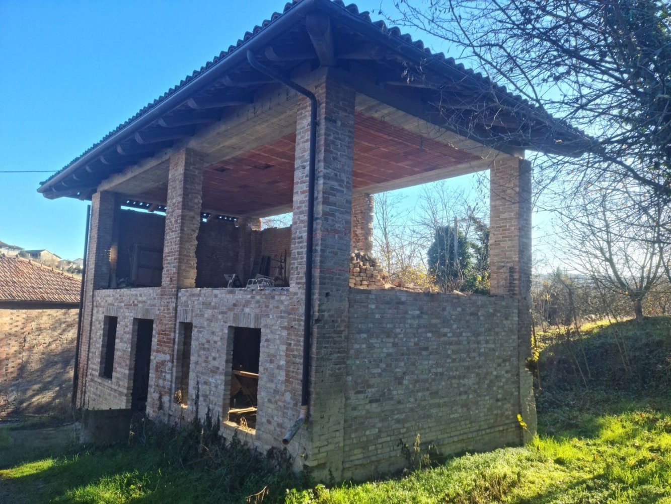 Casa de 4 habitaciónes en Castagnole delle Lanze, Italy No. 66170
