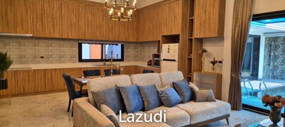 5 bedrooms Villa in Bang Lamung, Thailand No. 24160 4