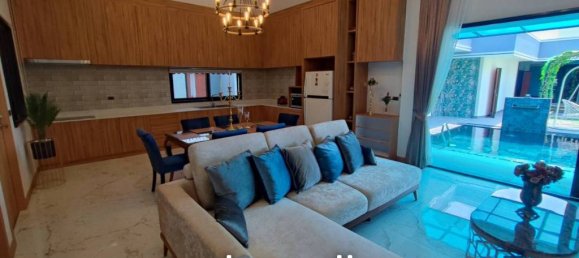 5 bedrooms Villa in Bang Lamung, Thailand No. 24160 3