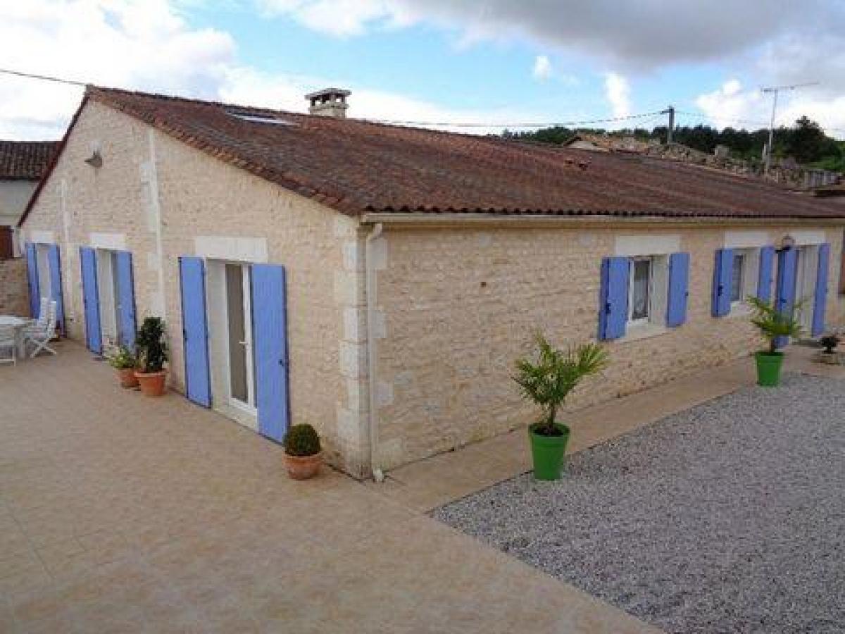 Casa de 4 dormitorios en Angouleme, France No. 24257