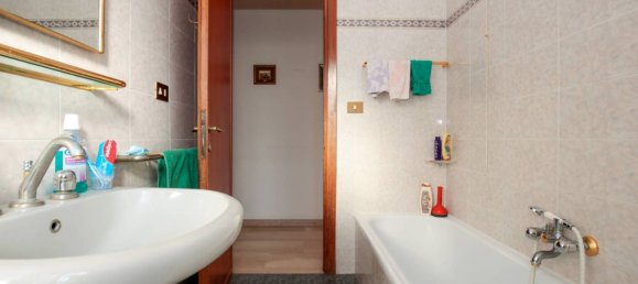 4 bedrooms Apartment in Genoa, Italy No. 329848 11