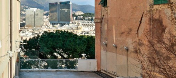 4 bedrooms Apartment in Genoa, Italy No. 329848 3