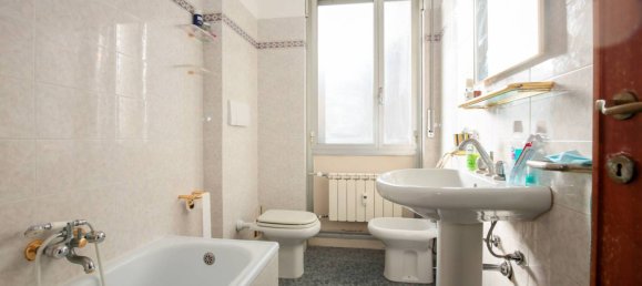 4 bedrooms Apartment in Genoa, Italy No. 329848 10