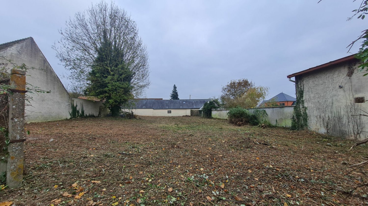  قطعة أرض في Maintenon, France رقم 93740