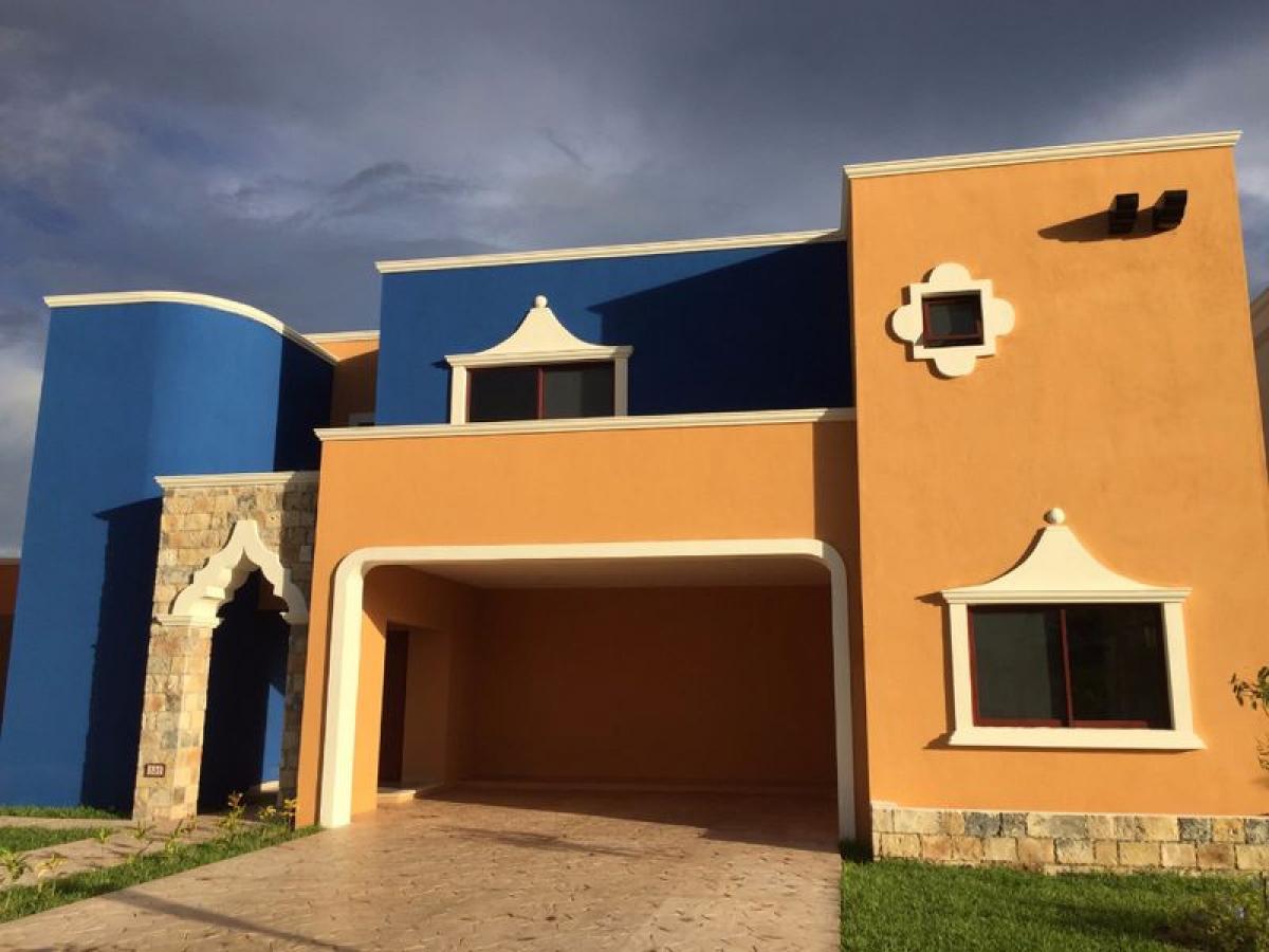 Casa de 4 dormitorios en Mérida, Mexico No. 26442
