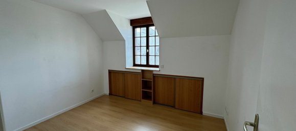 3 غرف نوم بناية في La Chapelle-Saint-Ursin, France رقم 68226 6