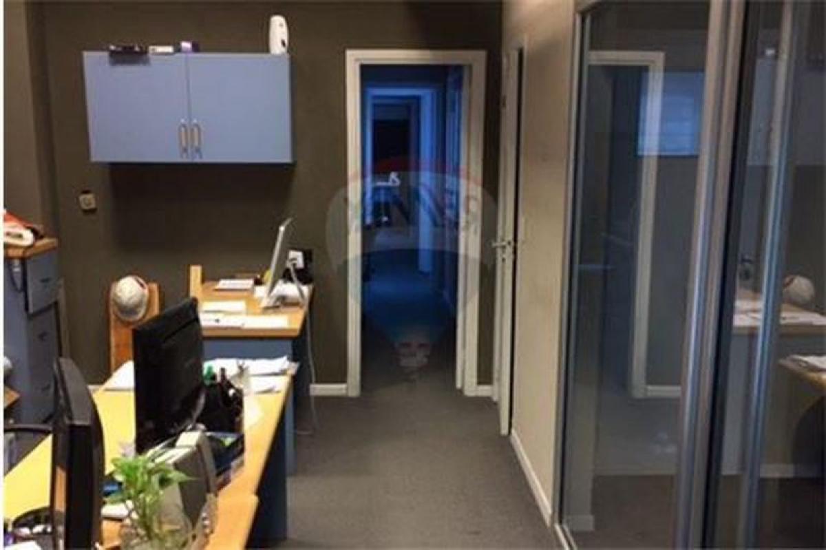 400m² Office in San Isidro, Argentina No. 28300