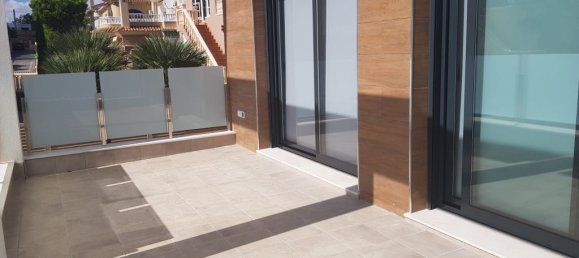 Villa T4 em Villamartin, Spain N.º 8654 5