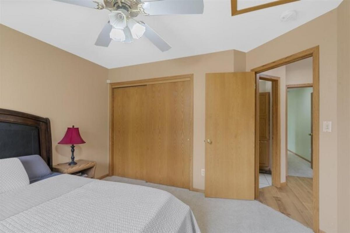 5 bedrooms House in Iowa City, USA No. 424020