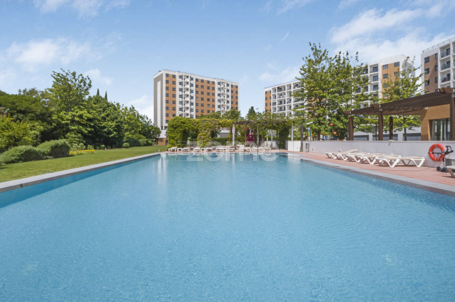 4 bedrooms Apartment in Oeiras, Portugal No. 195279