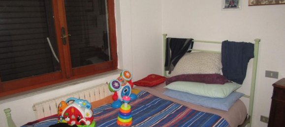 Вилла с 4 комнатами в Каррара, Италия № 45820 3