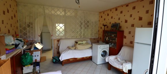 2 bedrooms House in Clere-les-Pins, France No. 98116 20