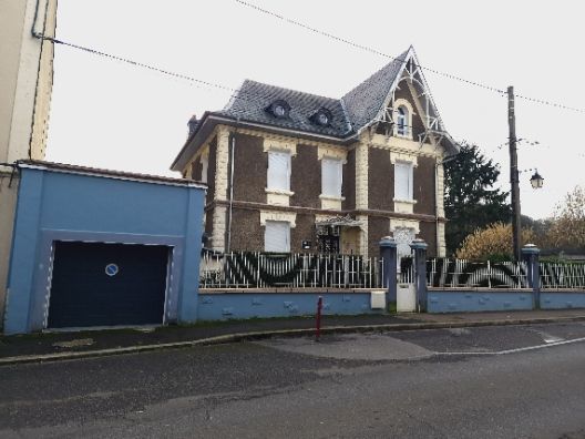 Villa de 6 dormitorios en Mont-Saint-Martin, France No. 80402
