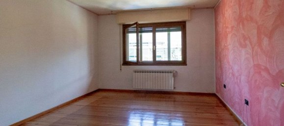 5-salle Appartement à Udine, Italy No. 289903 6