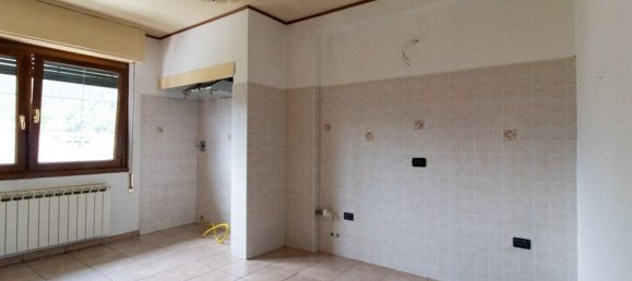 5-salle Appartement à Udine, Italy No. 289903 2